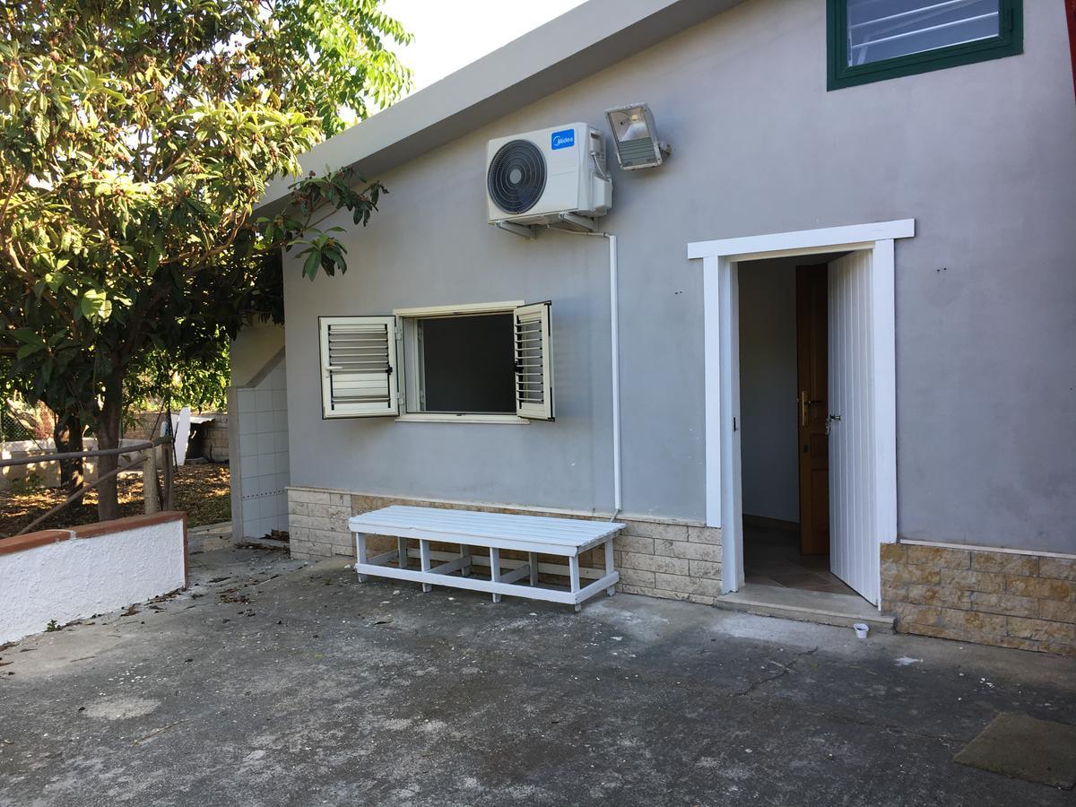 Villa del Falso Pepe Avola Esterno foto