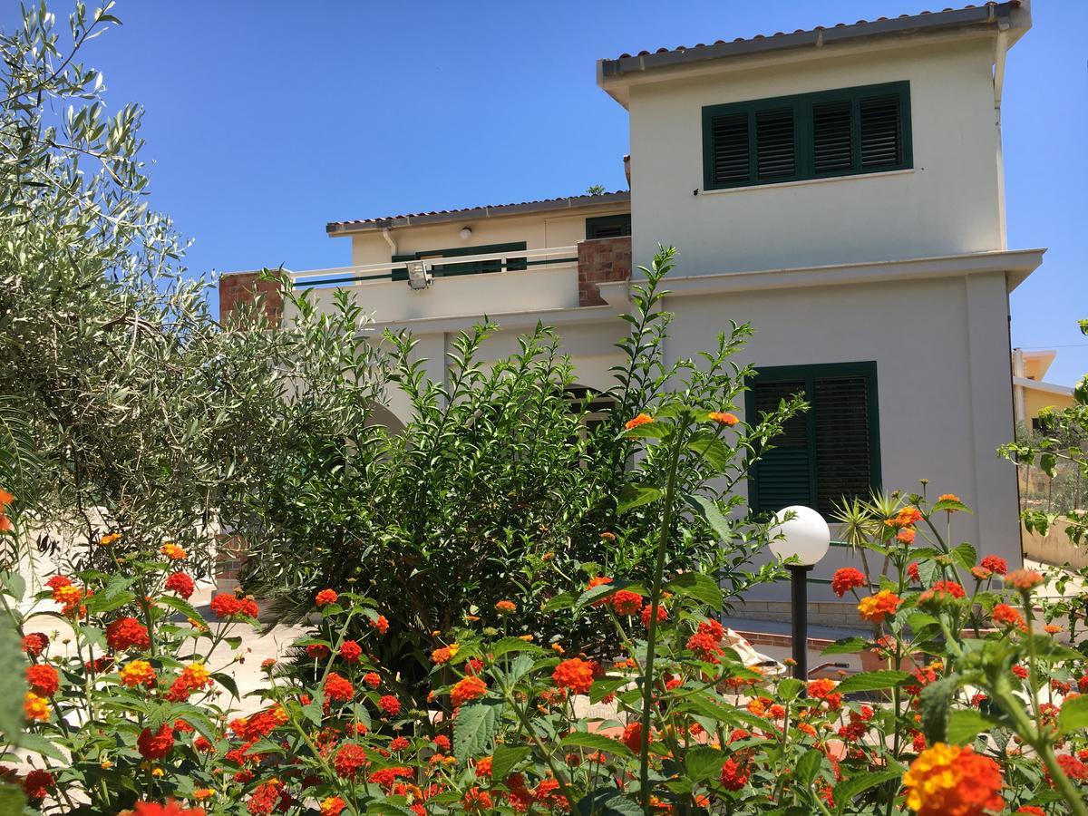 Villa del Falso Pepe Avola Esterno foto